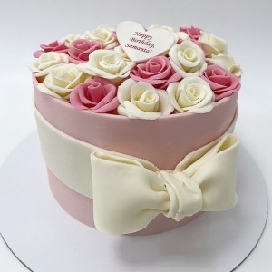 Торт «Коробочка сладких роз» 